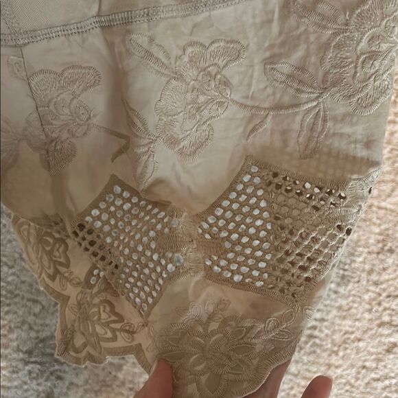 LOGO Lavish Tan Shirtdress with bottom embroidered detail - Picture 4 of 9